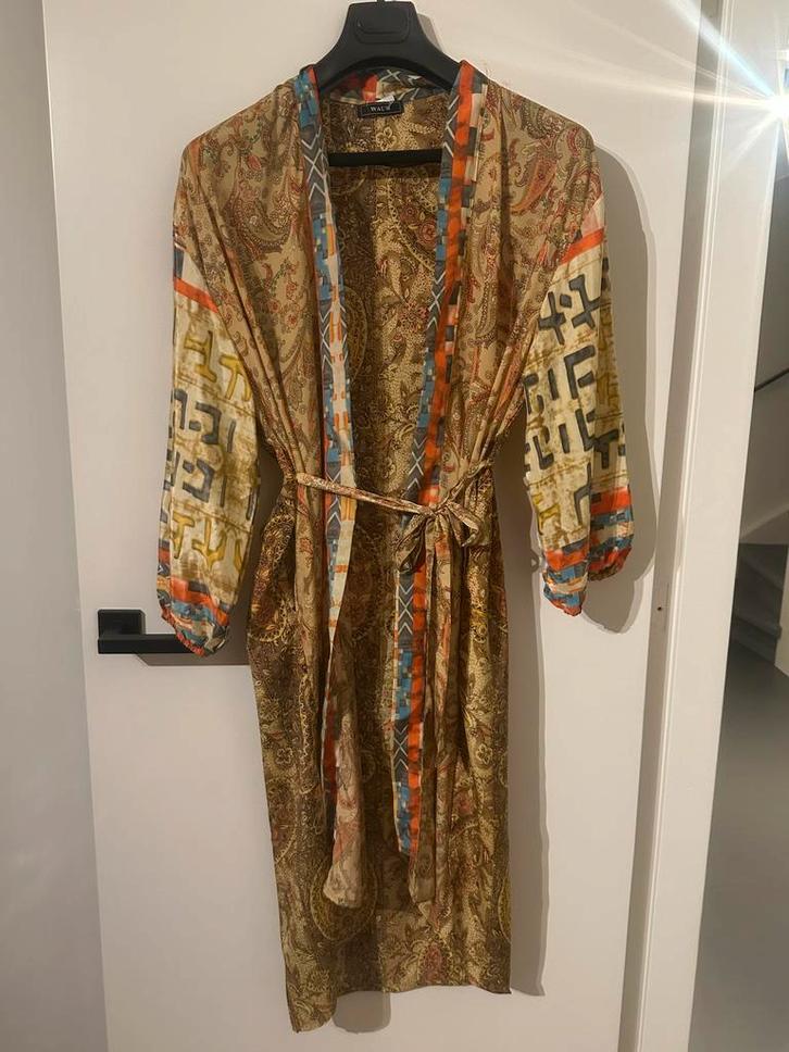 Wauw - print Kimono | One Size, Kleding | Dames, Jurken, Zo goed als nieuw, Maat 38/40 (M), Beige, Onder de knie, Ophalen of Verzenden