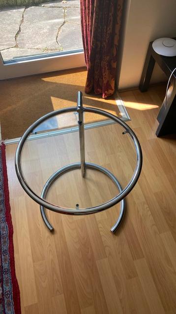 Eileen Gray bijzettafel beschikbaar voor biedingen