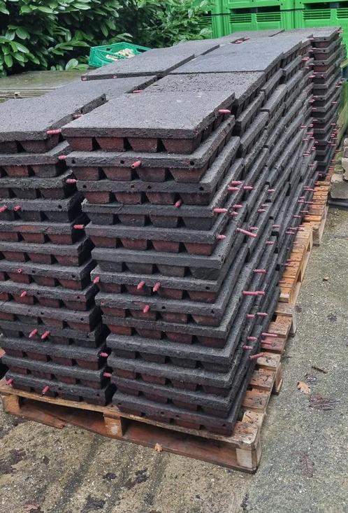 +/- 80m2 rubberen tegels 50x50 9 cm dik te koop, Tuin en Terras, Tegels en Klinkers, Overige typen, Rubber, 10 m² of meer, Ophalen of Verzenden