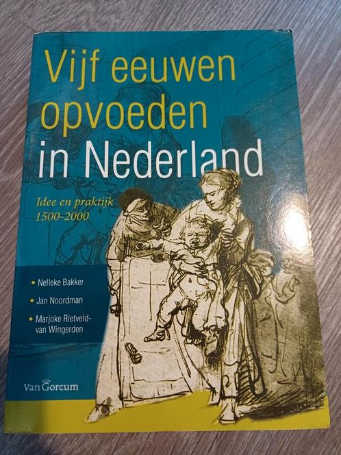 Nelleke Bakker - Vijf eeuwen opvoeden in Nederland, Boeken, Zwangerschap en Opvoeding, Zo goed als nieuw, Ophalen of Verzenden