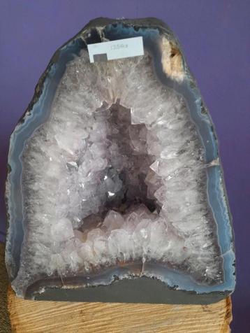 Prachtige Amethist Geode van 13.54 kilo. beschikbaar voor biedingen