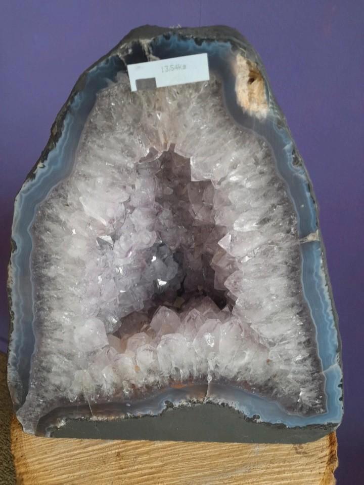Prachtige Amethist Geode van 13.54 kilo., Verzamelen, Mineralen en Fossielen, Ophalen of Verzenden
