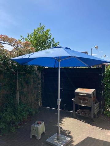 Blauwe kantelbare parasol van het merk Borek ,scherm: 260 cm beschikbaar voor biedingen