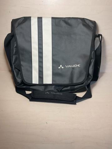 VAUDE Albert L Schoudertas 19 liter afmetingen 40 x 32 x 15 beschikbaar voor biedingen