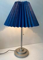 Memphis style tafellamp Vandeheg met geplooide kap, Huis en Inrichting, Lampen | Tafellampen, Minder dan 50 cm, Gebruikt, Ophalen of Verzenden