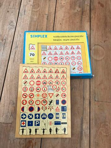Oude Houten Verkeerstekens Puzzle - Simplex beschikbaar voor biedingen