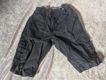 Korte broek grijs, maat 110, veel zakken, buitenspeel broek beschikbaar voor biedingen