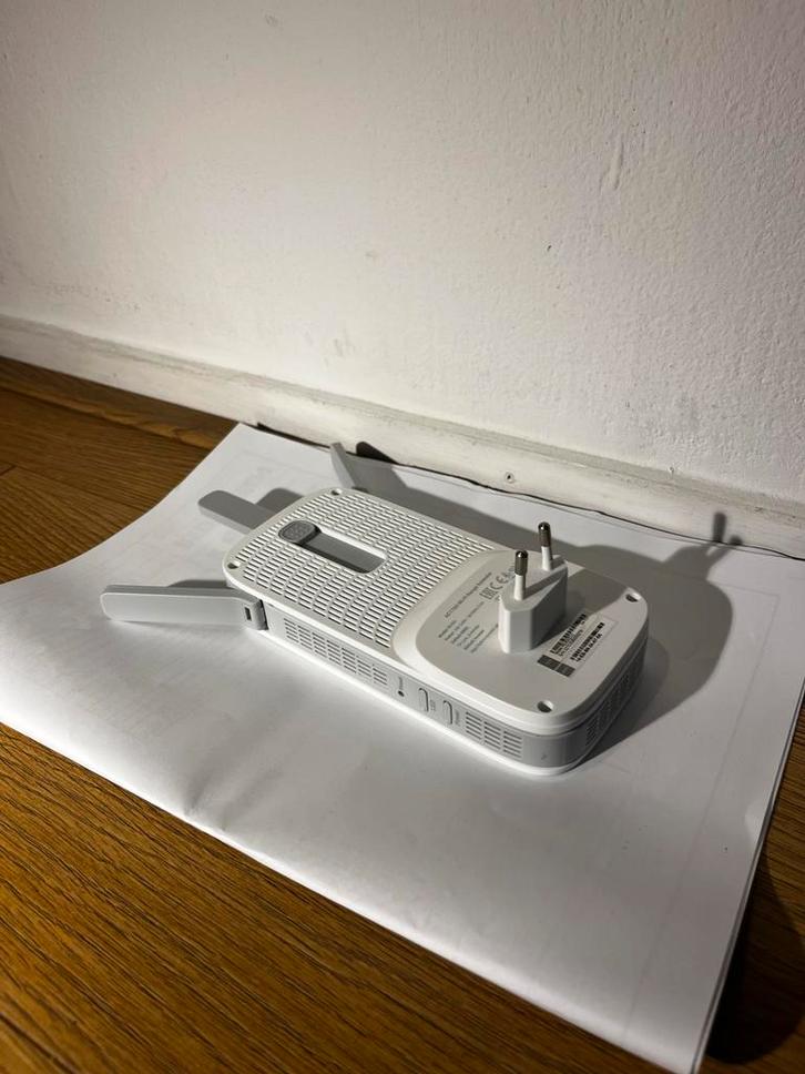 TP-Link RE550 WiFi Versterker - ging door 2 verdiepingen, Computers en Software, WiFi-versterkers, Zo goed als nieuw, Ophalen