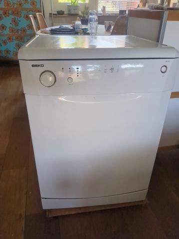 vaatwasmachine beschikbaar voor biedingen