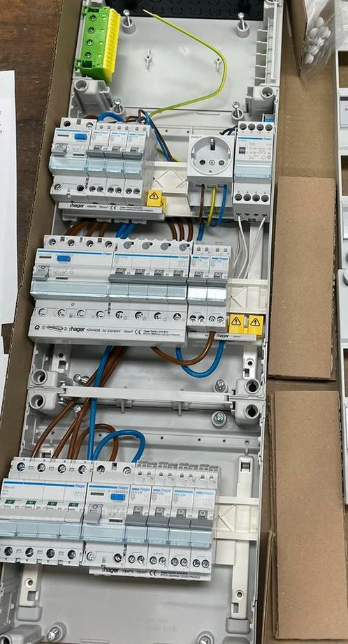 Elektricien Beschikbaar!, Diensten en Vakmensen, Elektriciens, 24-uursservice