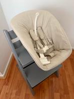 Stokke Tripp Trapp Meegroeistoel Grijs (Storm Grey) triptrap, Ophalen, Zo goed als nieuw, Meegroeistoel, Afneembaar eetblad