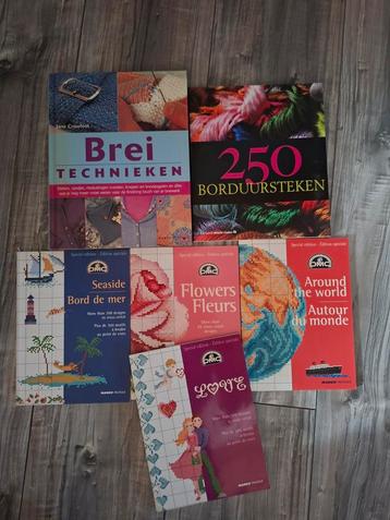 Borduur en brei boeken beschikbaar voor biedingen