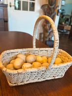 Antiek mandje met gipsen  duiveneitjes, Ophalen of Verzenden, Zo goed als nieuw, Rechthoekig, Overige materialen