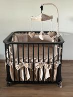 Bopita kinderbox caro met beige aankleding en hemeltje, Ophalen, Zo goed als nieuw, Vierkant, In hoogte verstelbaar