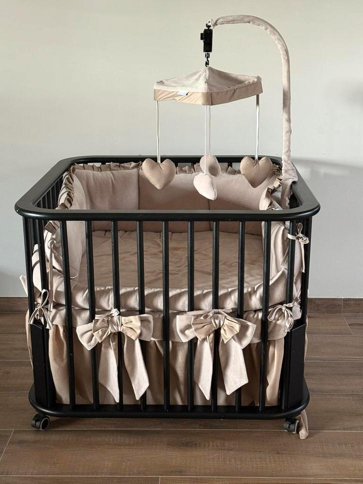 Bopita kinderbox caro met beige aankleding en hemeltje, Kinderen en Baby's, Boxen, Zo goed als nieuw, Vierkant, In hoogte verstelbaar