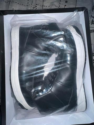Prada Milano Schoenen beschikbaar voor biedingen