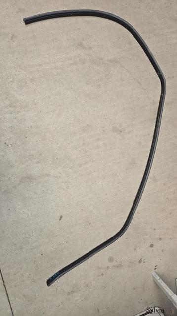 Portier deurrubber rechts BMW 1 Serie E88 Cabrio 51767164994 beschikbaar voor biedingen