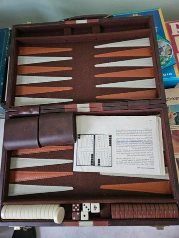Backgammon spel in koffer beschikbaar voor biedingen
