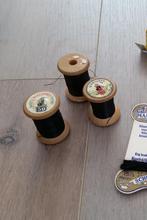 3 brocante houten klosjes van Brook's en Carp, Hobby en Vrije tijd, Naaien en Fournituren, Ophalen of Verzenden, Gebruikt, Garen of Naald(en)