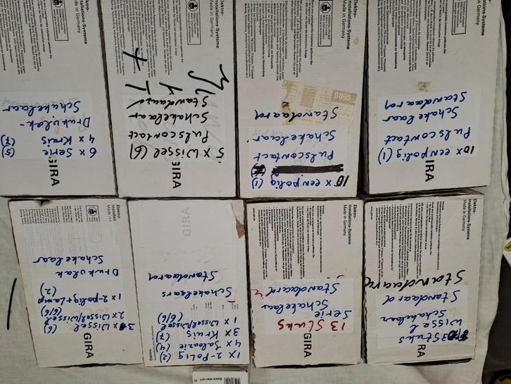 GIRA Schakelaars systeem 55 standaard & drukvlak, Doe-het-zelf en Verbouw, Elektra en Kabels, Zo goed als nieuw, Schakelaar, Ophalen of Verzenden