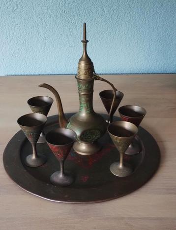 Arabische koperen setje thee kan met dienblad en 6 bekers beschikbaar voor biedingen