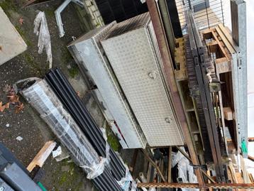 2x aluminium kisten voor bv gereedschap op je pick-up bus.  beschikbaar voor biedingen