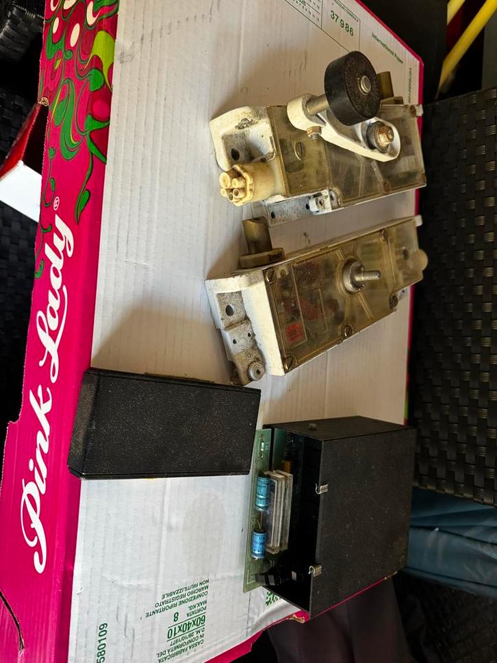 Thyssen de Reus Lift Onderdelen - Deurgrendels & LIB, Hobby en Vrije tijd, Elektronica-componenten, Ophalen of Verzenden