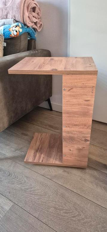 Handige bijzettafel voor bank/bed beschikbaar voor biedingen
