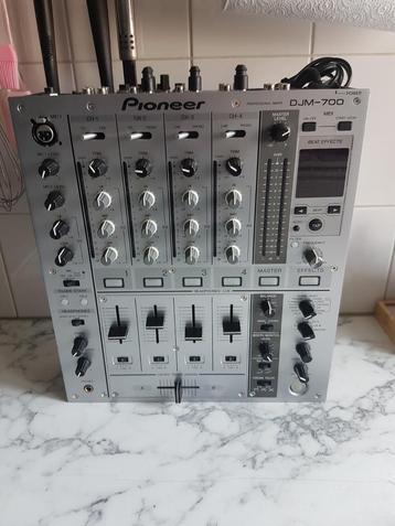 Pioneer djm  700 mixer  beschikbaar voor biedingen