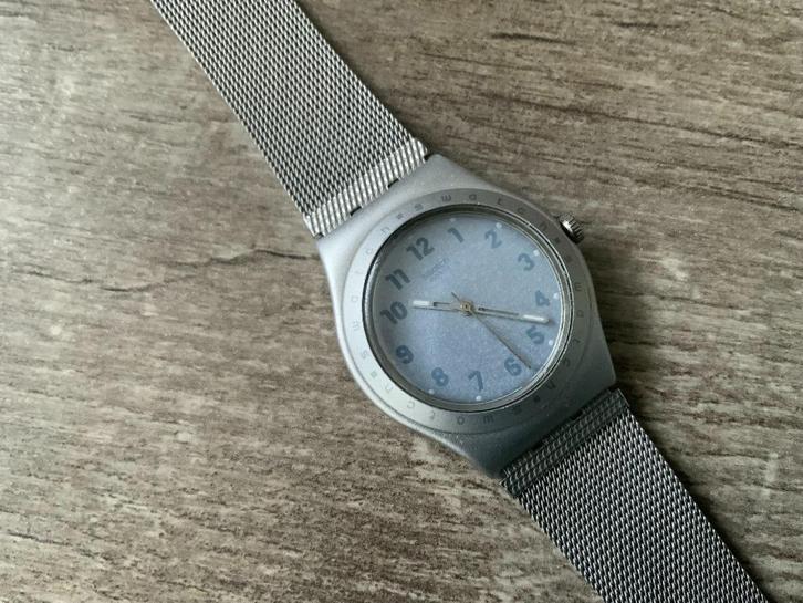 Aluminum Swatch Irony Dames horloge met Volle Batterij, Sieraden, Tassen en Uiterlijk, Sporthorloges, Zo goed als nieuw, Android