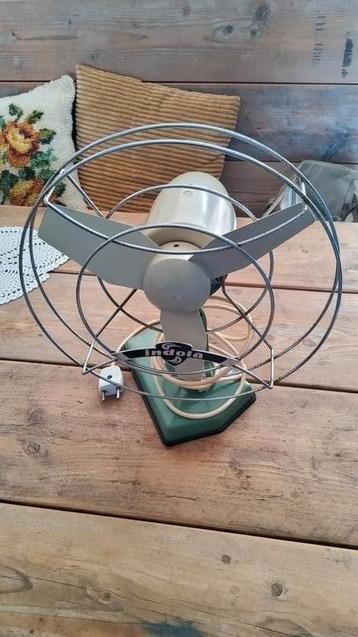 Vintage tafel ventilator beschikbaar voor biedingen