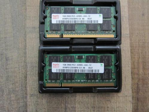Hynix hymp512s64bp8-c4 ab 1gb DDR2 geheugen 2 stuks, Computers en Software, RAM geheugen, Zo goed als nieuw, Laptop, DDR2, Ophalen