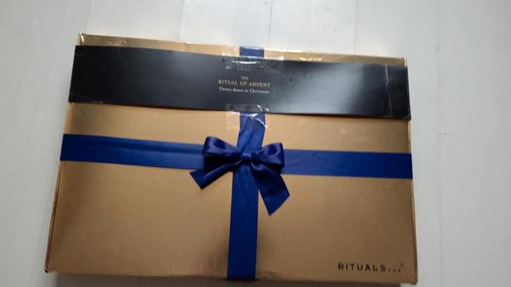 Adventsskalender gevuld met 12 nieuwe Rituals produkten enz, Diversen, Kerst, Zo goed als nieuw, Ophalen of Verzenden