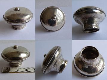 Antiek zilver dop of stop 2x divers voor karaf, fles of pot beschikbaar voor biedingen