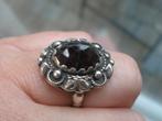 Zilveren Ring met Granaat uit Zeeuwse Boedel Maat 17, Gebruikt, Ophalen of Verzenden, 17 tot 18, Met edelsteen
