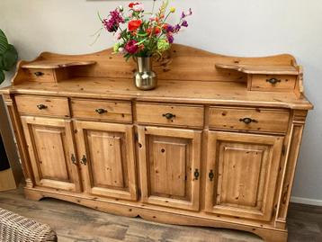 Grenen dressoir beschikbaar voor biedingen