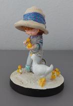 DeAGOSTINI Sarah Kay  beeldje - Meisje met de eendjes NIEUW, Verzamelen, Beelden en Beeldjes, Ophalen of Verzenden, Nieuw, Mens