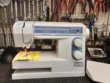 HUSQVARNA 113 NAAIMACHINE  beschikbaar voor biedingen