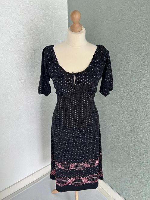 King Louie maat M retro zwart roze midi jurk 046, Kleding | Dames, Jurken, Zo goed als nieuw, Maat 38/40 (M), Zwart, Onder de knie