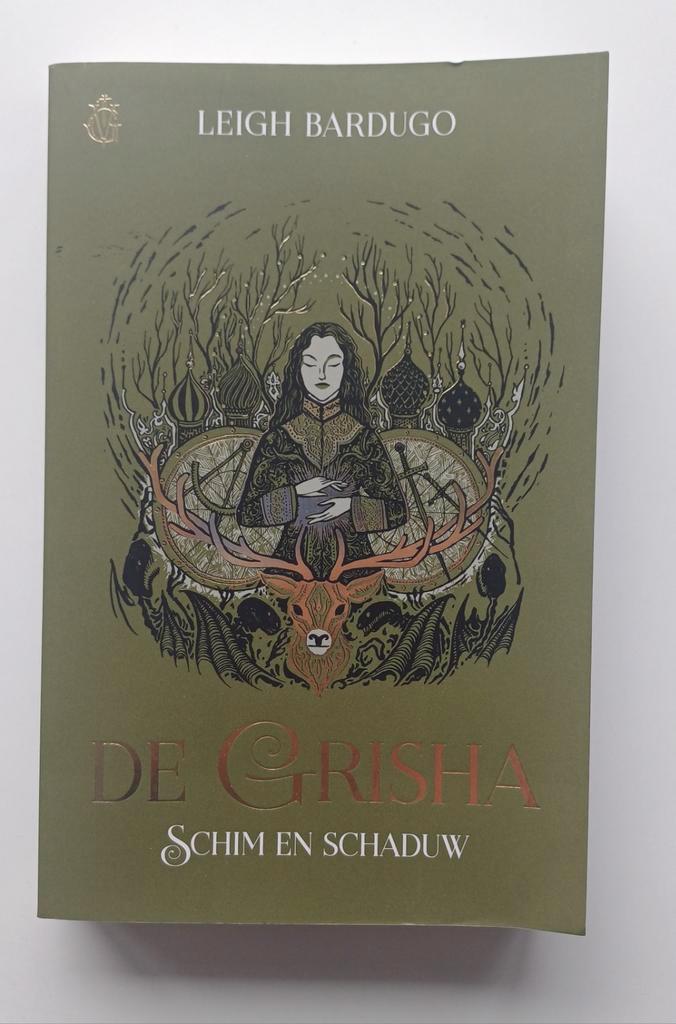 De Grisha - Schim en Schaduw - Leigh Bardugo, Boeken, Fantasy, Zo goed als nieuw, Ophalen of Verzenden
