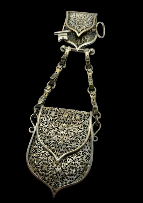 Antieke Filigrain  Chatelaine hanger, Antiek en Kunst, Antiek | Goud en Zilver, Verzenden