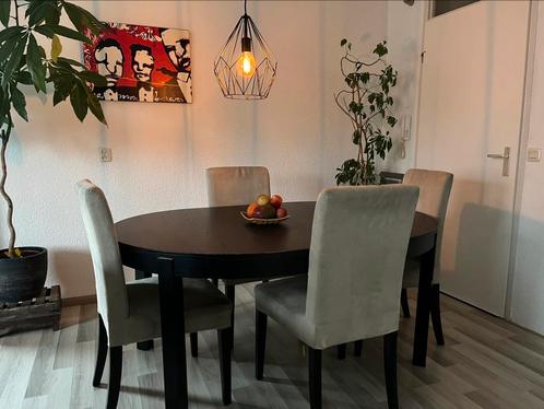 Nette uitschuifbare tafel + stoelen, Huis en Inrichting, Complete eetkamers, Gebruikt, Ophalen of Verzenden
