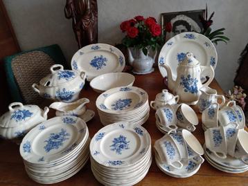 Prachtig 12 persoons eet+koffieservies RHODIA van Boch Belgi beschikbaar voor biedingen