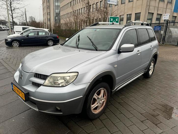 Mitsubishi Outlander 2.4 MPI 4WD 2005 Grijs airco, Auto's, Mitsubishi, Bedrijf, Outlander, Benzine, F, SUV of Terreinwagen, Handgeschakeld