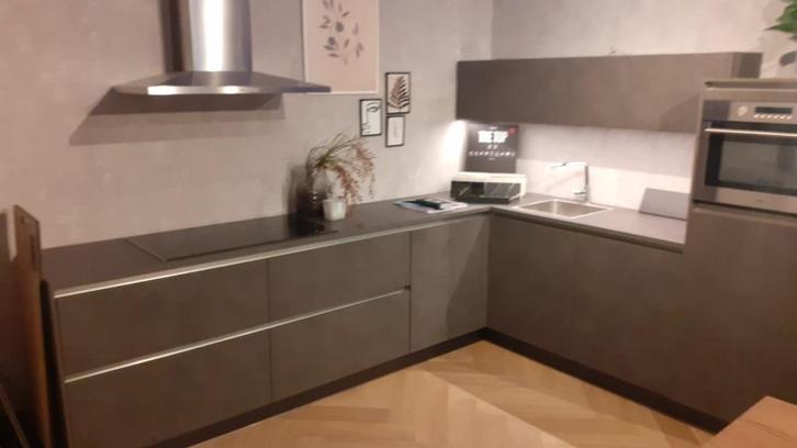 OPRUIMING  DIVERSE SHOWROOMKEUKENS COMPLEET, Huis en Inrichting, Keuken | Complete keukens, Nieuw, Overige typen, Ophalen