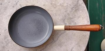 FE BELGIUM mosterdgele gietijzeren koekenpan 19,5 cm (G314) beschikbaar voor biedingen