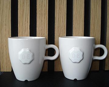 Zgan - 2 Douwe Egberts koffie kopjes beschikbaar voor biedingen