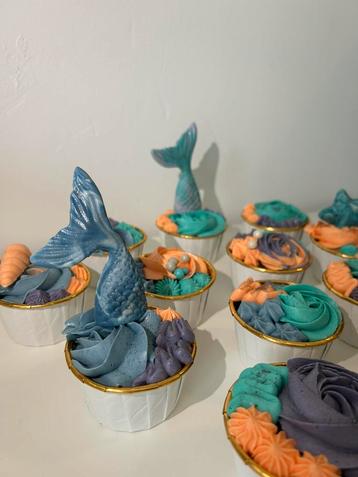 Gedecoreerde cupcakes te koop beschikbaar voor biedingen