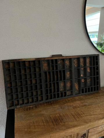 Vinrage royale authentieke letterbak beschikbaar voor biedingen