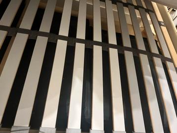 Ikea bedframe met lattenbodem (zonder matras) - afbeelding 2